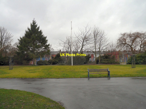 Photo 6"x4" Victoria Park Flagpole Denton\/SJ9295 c2014