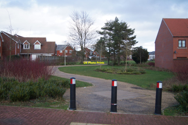 Photo 6"x4" Green space off Highpath Way Basingstoke c2014