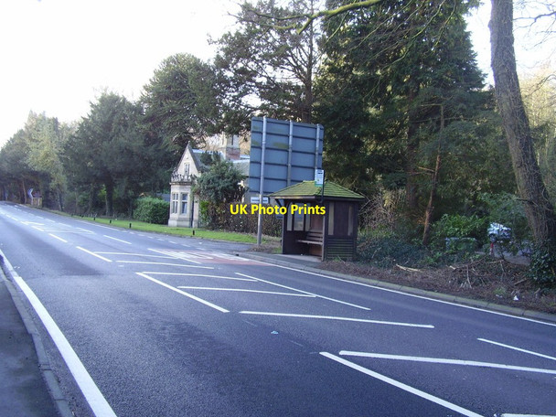 Photo 6"x4" Shooters Lodge and bus shelter  Lidgett c2014