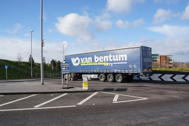 Photo 6"x4" Van Bentum lorry at Bell Hill Rothwell\/SE3428 c2014