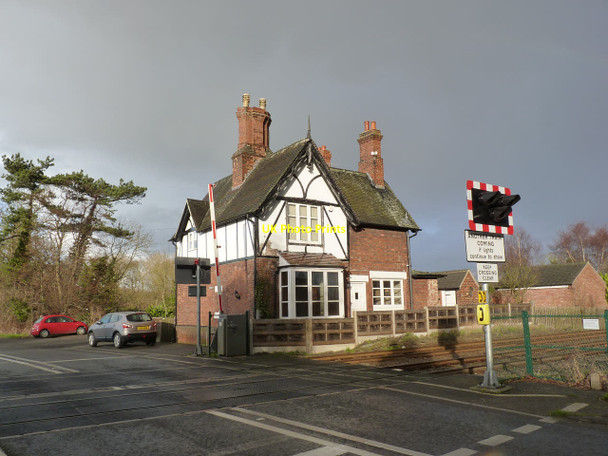 Photo 6"x4" Egginton level crossing Egginton c2014