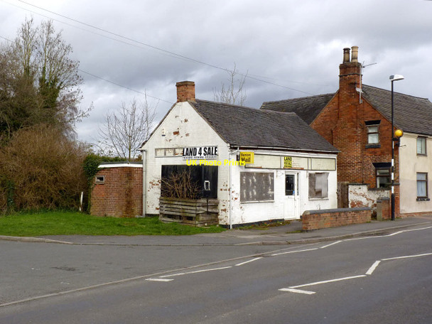 Photo 6"x4" Abandoned village shop, Hilton Hilton\/SK2430 c2014