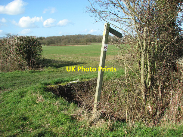 Photo 6"x4" Fingerpost by footpath Sotterley c2014