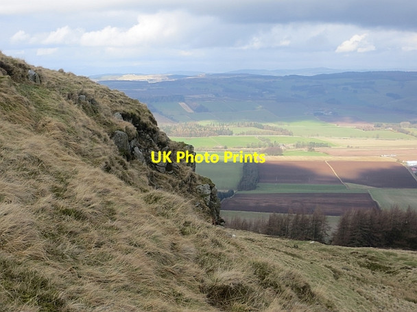 Photo 6"x4" Dolerite crag, Lomond Hills Gateside\/NO1809 c2014