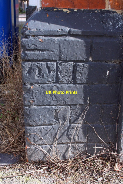 Photo 6"x4" Benchmark on Ptolomy House, Reading Road Wallingford c2014