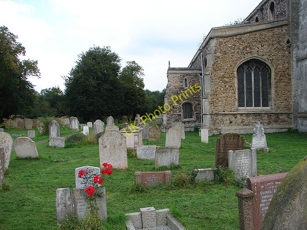 Photo 6"x4" Churchyard of St Mary The Virgin Church (North Side) Godmanchester c2008