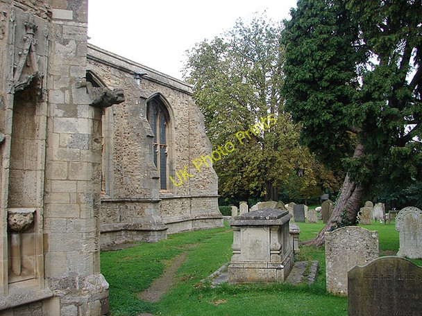 Photo 6"x4" Churchyard of St Mary The Virgin Church (South Side) Godmanchester c2008