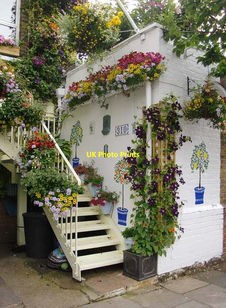 Photo 6"x4" Floral display, Elm Road, East Sheen Barnes c2014