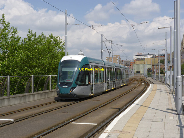 Photo 6"x4" New tram at Station Street Nottingham\/SK5641 c2014