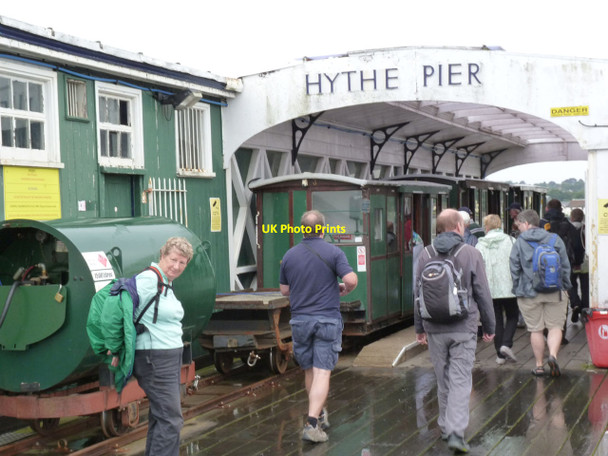 Photo 6"x4" Hythe Pier Railway rolling stock Hythe\/SU4207 c2014