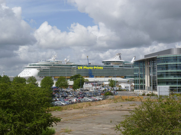 Photo 6"x4" Cruise liner alongside West Quay Southampton c2014