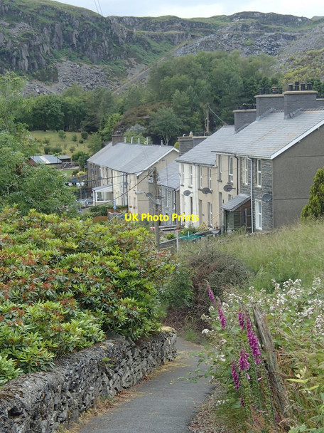 Photo 6"x4" Footpath and hillside terrace of houses, Blaenau Ffestiniog Blaenau Ffestiniog c2014