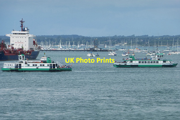 Photo 6"x4" Gosport ferries Newtown\/SZ6199 c2014