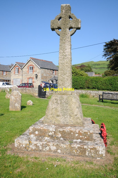 Photo 6"x4" War Memorial, Chale churchyard Chale c2014