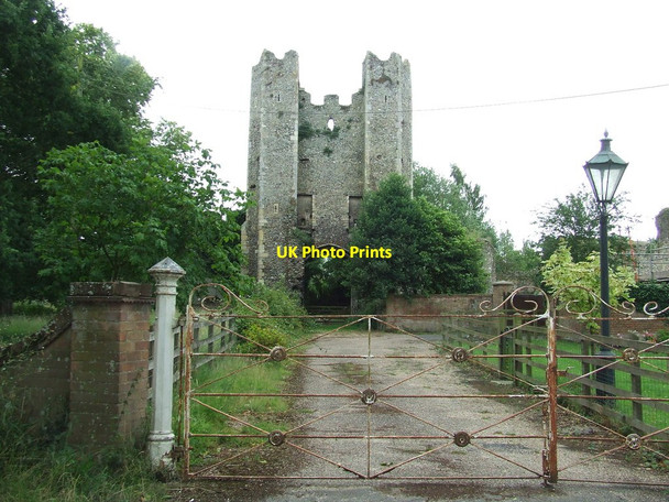 Photo 6"x4" Mettingham Castle Annis Hill\/TM3589 c2014