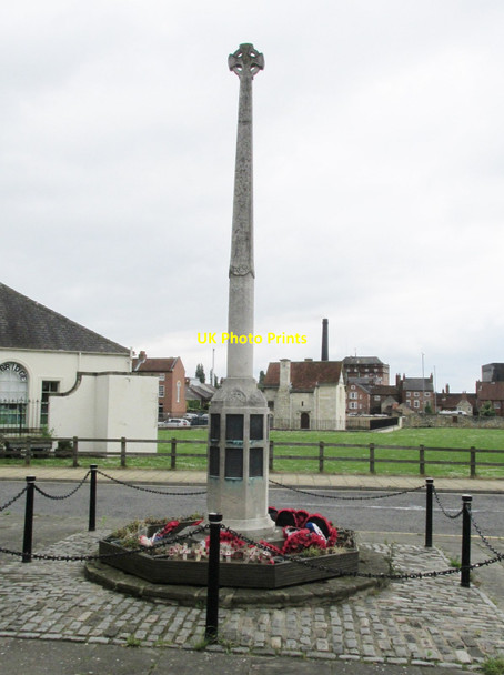 Photo 6"x4" Tadcaster War Memorial Tadcaster c2014