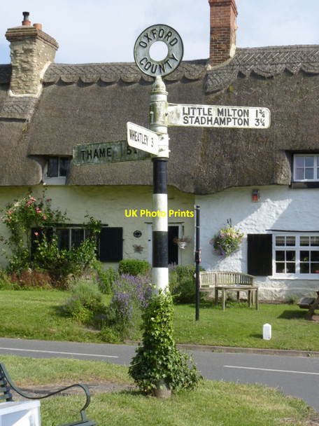 Photo 6"x4" Fingerpost, The Green, Great Milton Great Milton c2014