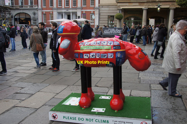 Photo 6"x4" London Red Bus Shaun the Sheep, Covent Garden, Westminster London c2015