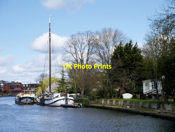 Photo 6"x4" River Thames at Wraysbury Egham c2015