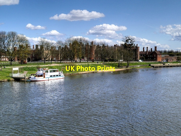 Photo 6"x4" River Thames, Hampton Court Surbiton c2015