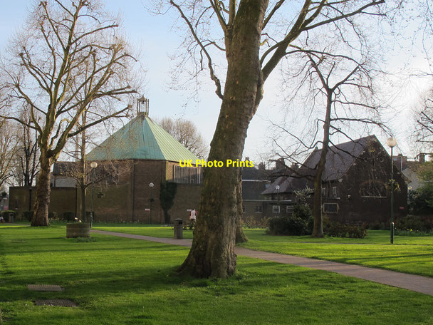 Photo 6"x4" Avondale Square: rear of St Philip's church and hall Bermondsey c2015