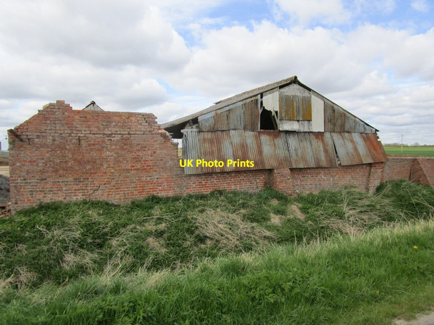 Photo 6"x4" Derelict buildings at Cheethams Bridge Farm Reed Point\/TF2051 c2015