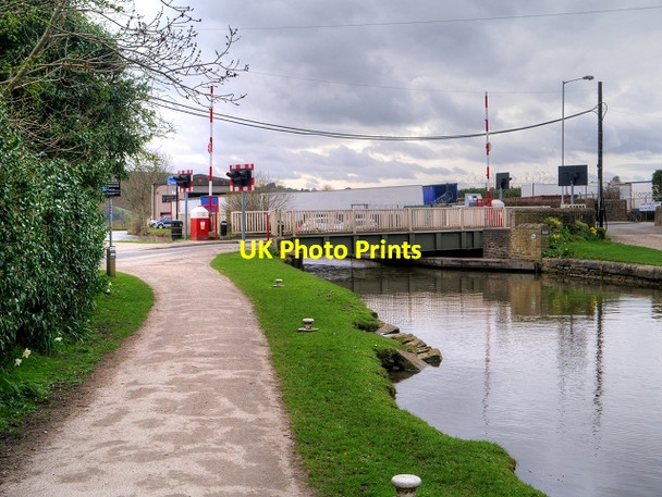 Photo 6"x4" Leeds and Liverpool Canal, Morton Swingbridge Bingley\/SE1139 c2015