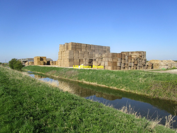 Photo 6"x4" Straw stacks at Dovecote Hall Farm Bunker's Hill\/TF2653 c2015