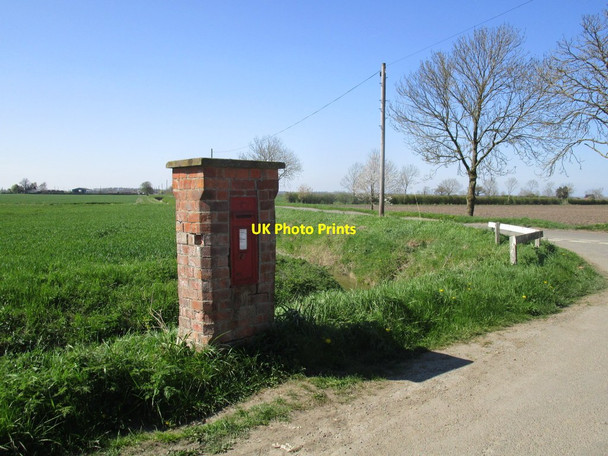 Photo 6"x4" Victorian Postbox Moorhouses\/TF2756 c2015