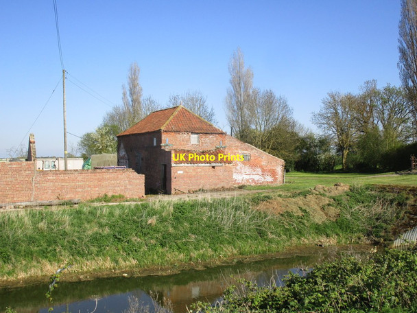 Photo 6"x4" Buildings at Mayfield Farm Newham\/TF2850 c2015