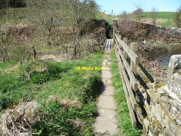 Photo 6"x4" Approaching the footbridge over Denholme Beck Denholme Clough c2015