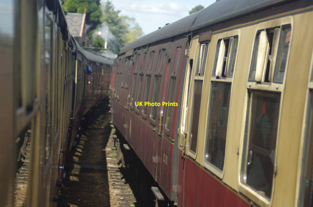 Photo 6"x4" Trains passing at Hampton Loade Hampton\/SO7486 c2015