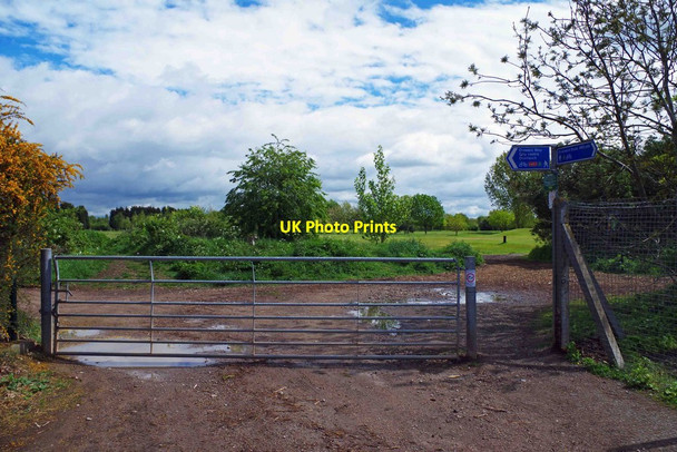 Photo 6"x4" Gate at end of road near Perdiswell Park Golf Course, Perdiswell, Worcester Worcester c2015