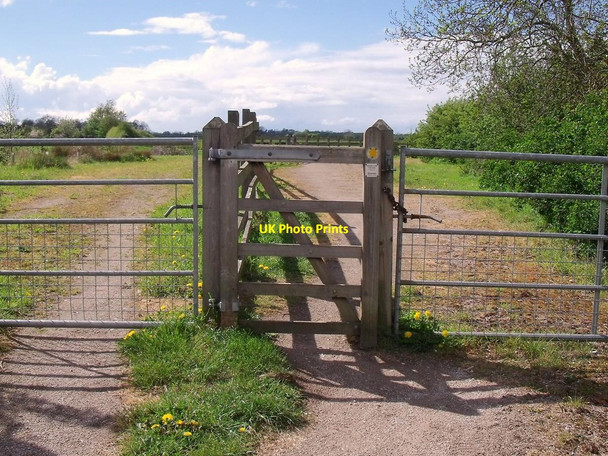 Photo 6"x4" Gate at the start of a footpath to Shardlow Great Wilne c2015