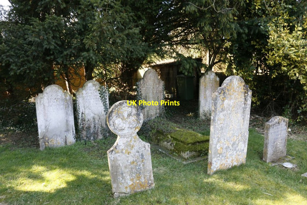 Photo 6"x4" Graves in the Corner Avington\/SU5332 c2015