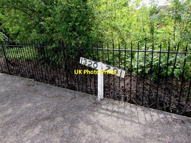 Photo 6"x4" Gradient markers on platform 2, Romsey railway station Romsey c2015