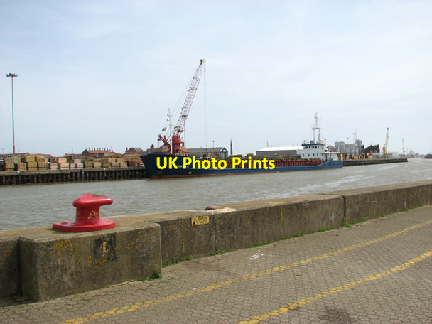 Photo 6"x4" View towards South Denes from Southtown Great Yarmouth c2015