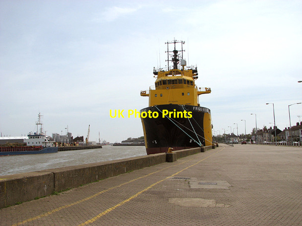Photo 6"x4" The River Yare through Southtown Great Yarmouth c2015