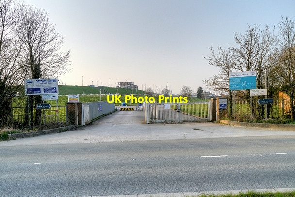 Photo 6"x4" Entrance to Datchet Sailing Club, Queen Mother Reservoir Slough\/SU9979 c2015