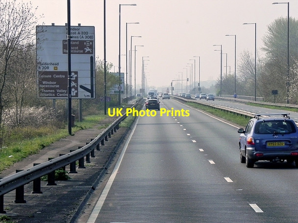 Photo 6"x4" A332 Towards Windsor Eton c2015