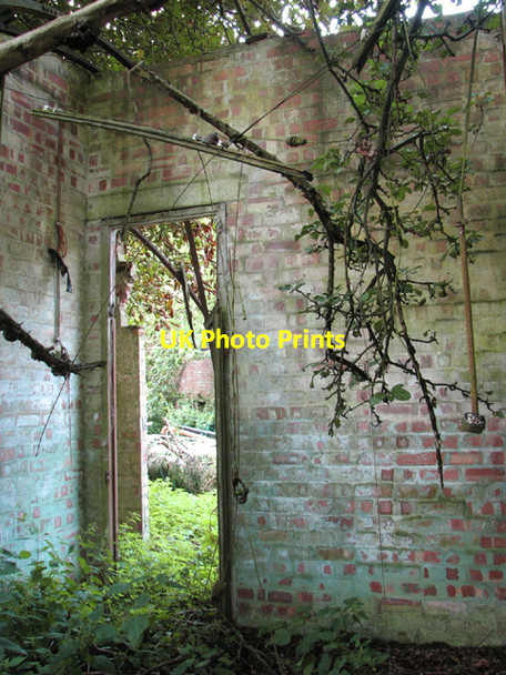 Photo 6"x4" A dilapidated Nissen hut Grang c2014