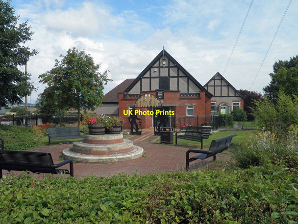 Photo 6"x4" The Miners Welfare Hall Great Houghton Thurnscoe c2014