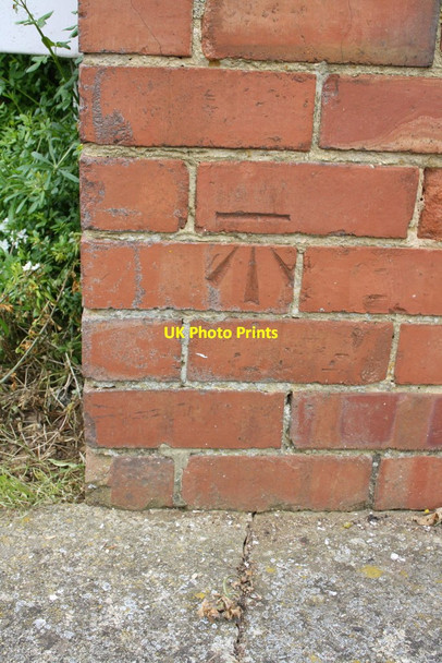 Photo 6"x4" Benchmark on #107 Springfield Avenue Banbury\/SP4540 c2014