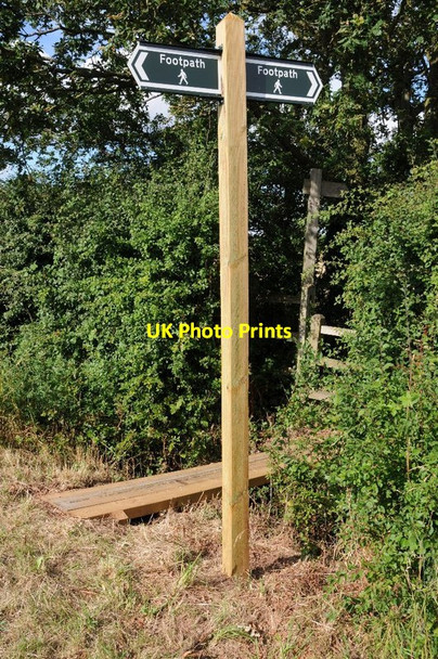Photo 6"x4" New footpath sign Kinnersley\/SO8743 c2014