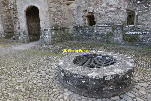 Photo 6"x4" Well in the courtyard Raglan c2014