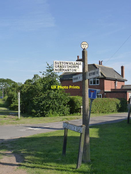 Photo 6"x4" Fingerpost, Great North Road\/Hemplands Lane, Sutton-on-Trent Sutton on Trent c2014