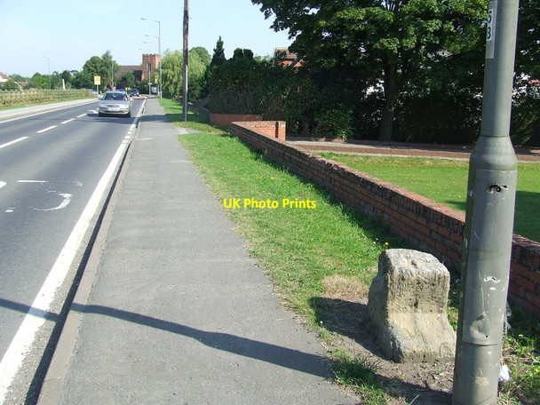 Photo 6"x4" Old Milestone Woodmansey c2014