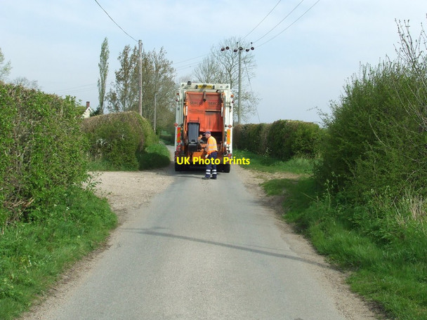 Photo 6"x4" Bin Day Dennington Hall c2014