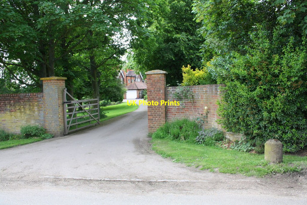 Photo 6"x4" Entrance driveway to Grove House, Icknield Road Cleeve\/SU6081 c2014