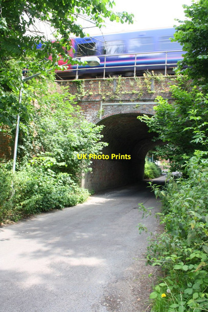 Photo 6"x4" Mill Road railway bridge with First Great Western train Cleeve\/SU6081 c2014